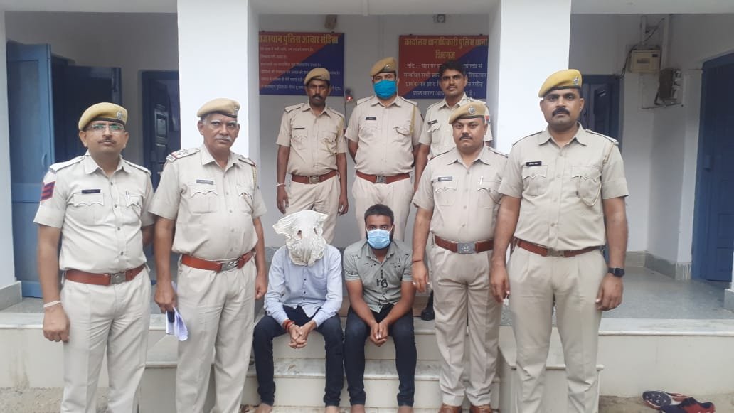 Police caught the accused who were running away after firing in broad daylight in Shivganj