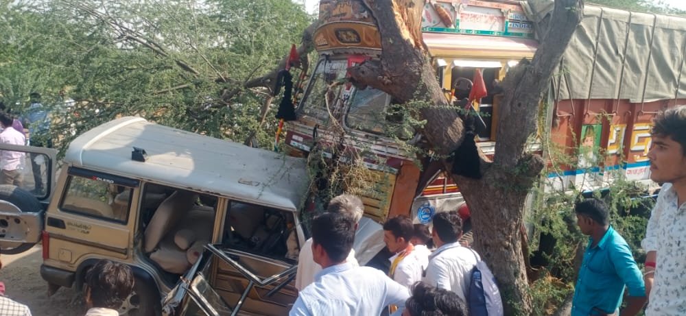 Vehicle of devoites returning from Jasol collided with truck, four killed