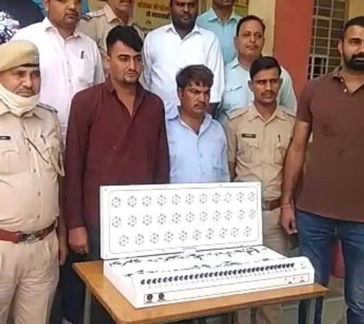 Relatives of gang who nakal slippers made machine, added 32 mobiles together