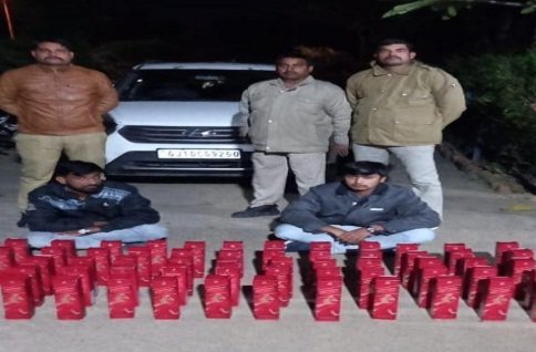 Sirohi. Liquor of expensive brand loaded in luxury car, two arrested for taking them to Gujarat