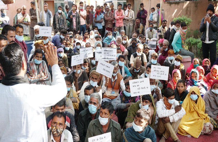 Sumerpur (Pali). In the city, trade unions organized a conference and took out a rally in support of various demands.