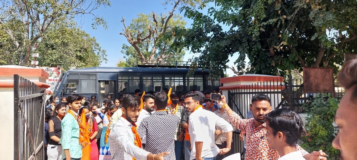 Sirohi. The college cordoned off by the Akhil Bharatiya Vidyarthi Parishad over the disturbances in the Government College.