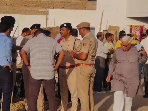 bikaner . Four laborers died due to poisonous gas in the tank