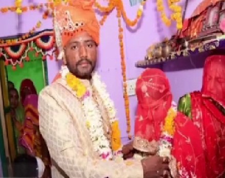 BARMER.Was married twenty days ago, died on the way to sister's house