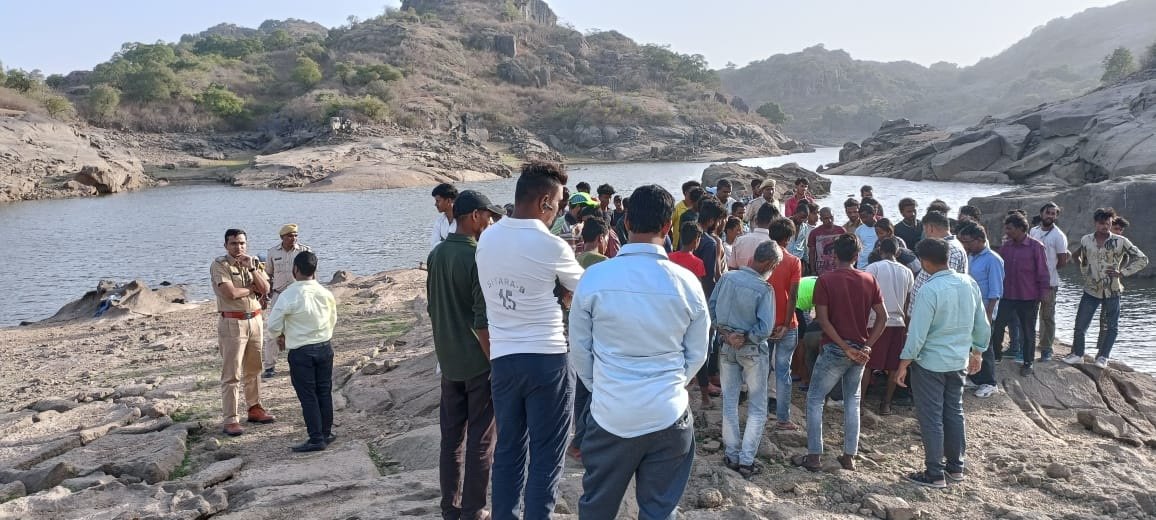 mount abu. The young man got down to bathe in the dam, trapped between the rocks, drowned