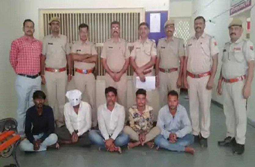 sirohi . Gujarati gang robbing bus passengers of jewellery, five arrested during investigation in chain snatching case