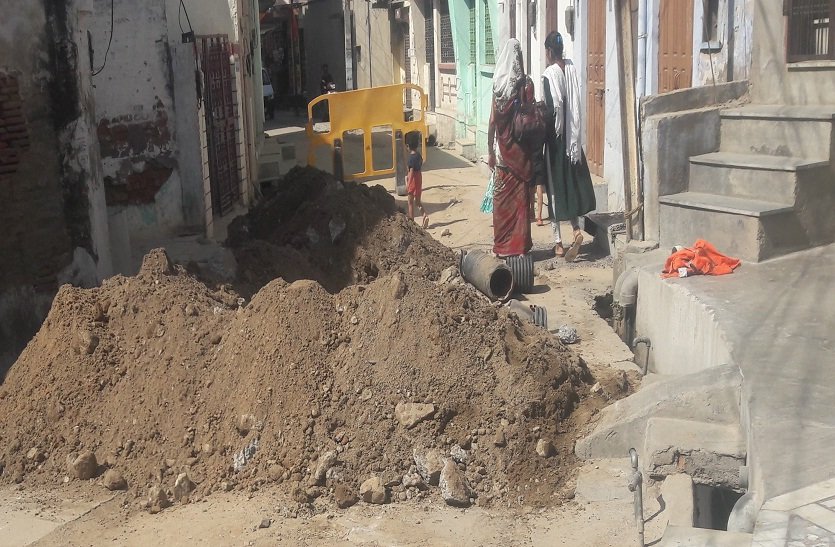 Rudip and L&T company doing sewerage work at will in Sirohi