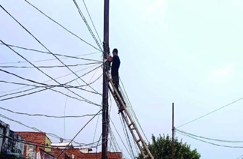 Frequent power failures in the midst of the humidity of the rain