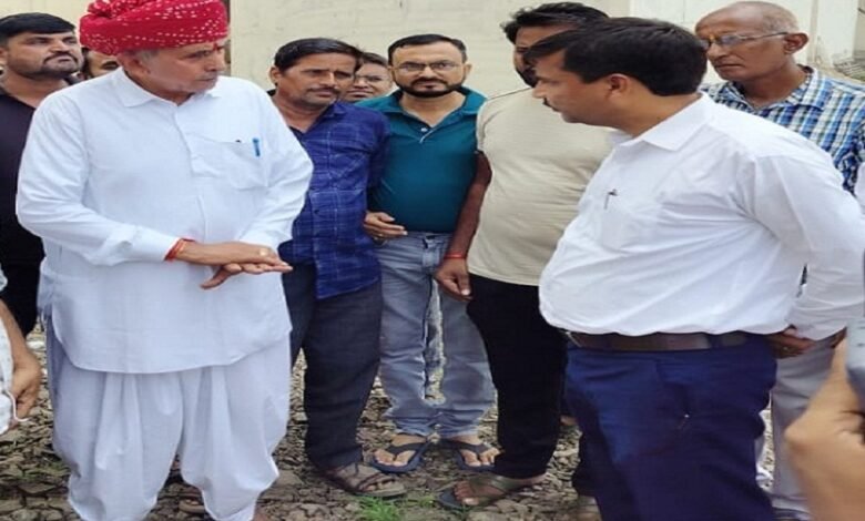 sirohi. MP Lumbaram Choudhary inspected the flats under construction under the Chief Minister Public Housing Scheme-2015