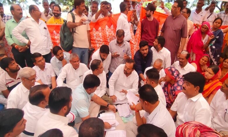 sirohi. Protest over electricity problem- former MLA sanyam lodha made allegations