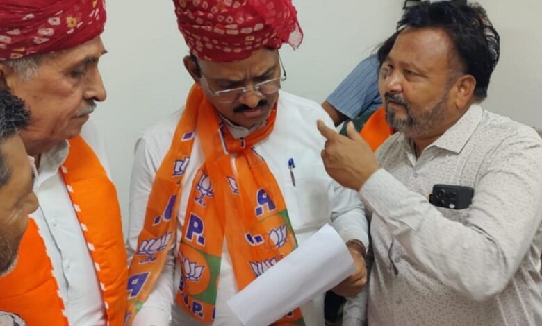 सामने आए समस्याओं के अम्बार उप मुख्यमंत्री को मिले ज्ञापनों के पुलिंदें sirohi. A lot of problems have come up and bundles of memos have been received by the Deputy Chief Minister premchand