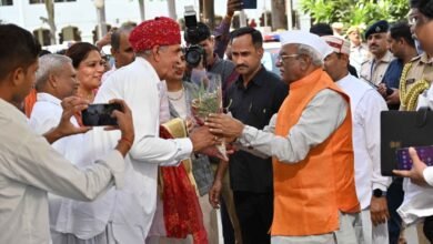 सिरोही. राज्यपाल ने हरिभाऊ बागड़े ने आबूरोड में किया नेशनल मीडिया कांफ्रेंस का आगाज - बलिदान के बूते वर्षों से अक्षुण्ण है भारतीय लोकतंत्र Sirohi: Governor Haribhau Bagre inaugurated the National Media Conference in Abu Road – Indian democracy has remained strong for years thanks to the sacrifices made by our people.