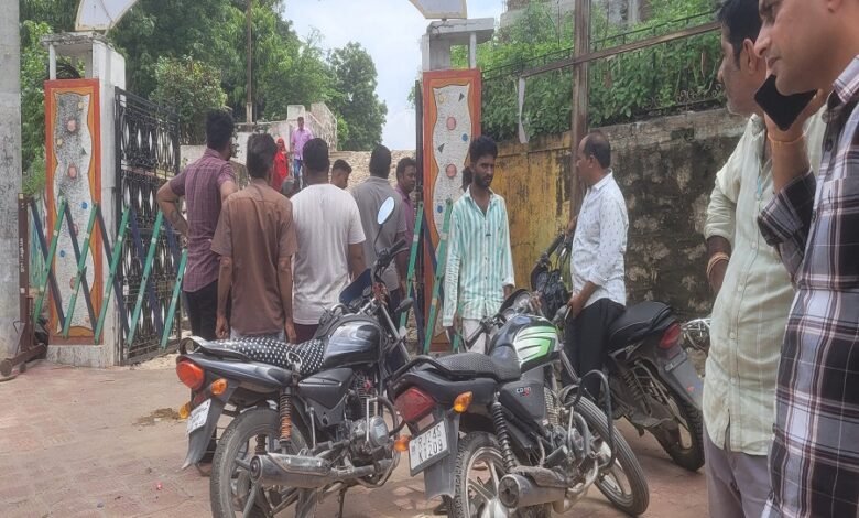 sirohi. बदइंतजामी में दो मौत का कौन जिम्मेदार, नगर परिषद या ठेकेदार - लाखेराव तालाब में खुली पाल से तीन दिनों में दो जनों की मौत Sirohi. Who is responsible for two deaths due to mismanagement- Municipal Council or contractor - Two people died in three days due to open dam in Lakherao pond
