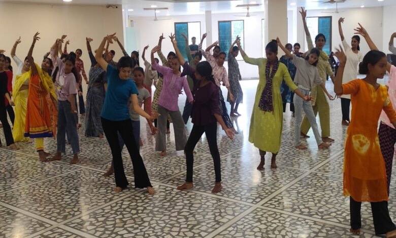 Sirohi. Preparations for the Navratri festival have begun.