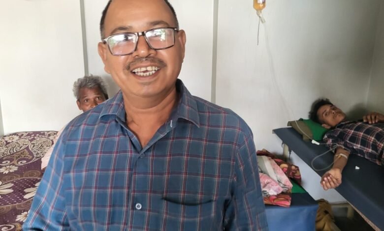 सिरोही. स्वास्थ्य विभाग ने पिण्डवाड़ा ब्लॉक में तीन जगह छापामार कार्रवाई करते हुए झोलाछाप पकड़े। Sirohi: The health department conducted raids at three locations in Pindwara block and arrested quacks practicing medicine illegally.