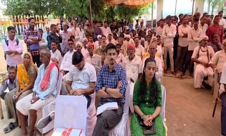 सिरोही. पिण्डवाड़ा तहसील क्षेत्र के ग्रामीणों ने प्रस्तावित चूना पत्थर खनन परियोजना के खिलाफ विरोध दर्ज कराया Sirohi: Villagers in the Pindwara tehsil area have registered their protest against the proposed limestone mining project.