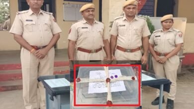 सिरोही. पुलिस को देख थैला फेंक कर भागा युवक, मिले चार पिस्टल sirohi/mandar. Seeing the police the youth threw away his bag and ran away- four pistols were found.