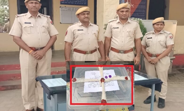 सिरोही. पुलिस को देख थैला फेंक कर भागा युवक, मिले चार पिस्टल sirohi/mandar. Seeing the police the youth threw away his bag and ran away- four pistols were found.