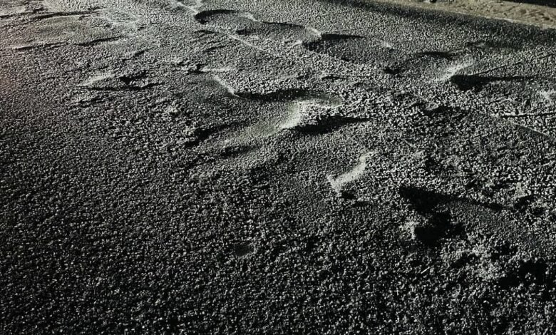 सिरोही. टूटे-फूटे रेवदर-मंडार राजमार्ग पर वाहनों का संचालन दुखदायी Sirohi. Driving on the broken Revdar-Mandar highway is a painfull