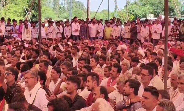 सिरोही. पिण्डवाड़ा क्षेत्र में प्रस्तावित खनन परियोजना निरस्त किए जाने की मांग - एसडीएम कार्यालय का घेराव Sirohi. Demand for cancellation of proposed mining project in Pindwara area - SDM office surrounded