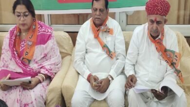 सिरोही. भाजपा ने प्रदेश की बीस माह की उपलब्धियों का बखान करने के लिए पत्रकारों से बातचीत की Sirohi: The BJP spoke to reporters to highlight the state's achievements over the past twenty months.