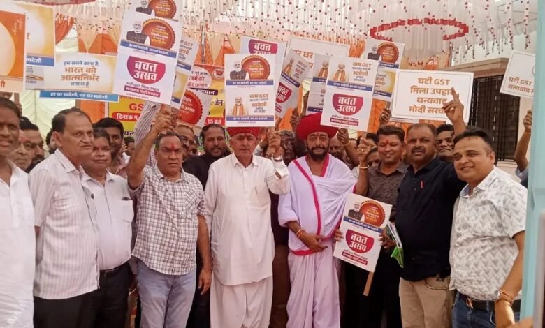 सिरोही. उद्योग संघ केसरपुरा शिवगंज में पंचायतराज एवं आपदा प्रबंधन राज्यमंत्री ओटाराम देवासी ने कहा जीएसटी दरों में कमी कर देश को बड़ी सौगात दी है Sirohi. In the Industry Association of Kesarpura Shivganj Minister of State for Panchayat Raj and Disaster Management Otaram Dewasi said that by reducing the GST rates a big gift has been given to the country.