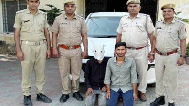 सिरोही. जोधपुर से किराये पर टैक्सी ली और आबूरोड से लूट ले गए - जालोर जिले के तीन युवक नामजद- दो गिरफ्तार sirohi. Hired a taxi from Jodhpur and robbed it in Abu Road. - Three youths from Jalore district named- two arrested.