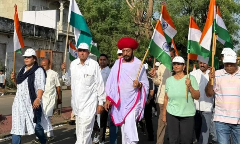 सिरोही. राज्यमंत्री ने राष्ट्र सेवा में तत्पर रहने का किया आह्वान- शिवगंज में राज्यमंत्री के नेतृत्व में यूनिटी मार्च Sirohi. The Minister of State called for readiness to serve the nation - Unity March led by the Minister of State in Shivganj