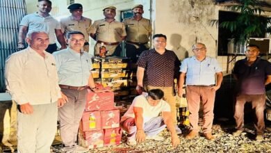 सिरोही शराब भरे वाहन को पकडऩे के लिए आबकारी महकमे ने बड़ी गंभीरता दिखाई और पूछताछ में महज औपचारिकता The Excise Department took utmost care in seizing the liquor-laden vehicle in Sirohi and the interrogation was merely a formality.