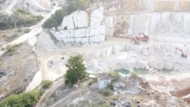 सिरोही . सेलवाड़ा की मार्बल खदानों में नियम विरुद्ध खनन के आरोप Sirohi. Allegations of illegal mining in Selvada marble mines