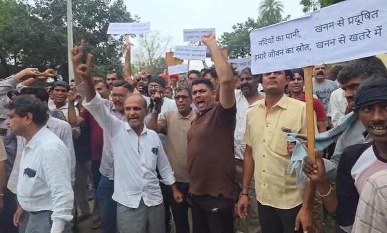 प्रस्तावित खनन परियोजना को निरस्त कराए जाने की मांग- ग्रामीणों ने सांसद, विधायक व प्रधान को लिया आड़े हाथ sirohi. Demand for cancellation of proposed mining project in pindwara – Villagers take MP, MLA and Pradhan to task