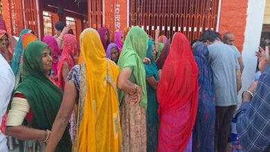 सिरोही. पिण्डवाड़ा उपखंड के वाटेरा गांव में विशेष ग्राम सभा - खनन परियोजना के विरोध में प्रस्ताव पारित- वाटेरा में नहीं होने देंगे सांसद खेल महोत्सव Sirohi. A special village meeting was held in Watera village of the Pindwara subdivision. A resolution was passed opposing the mining project. The MP will not allow the sports festival to be held in Watera.