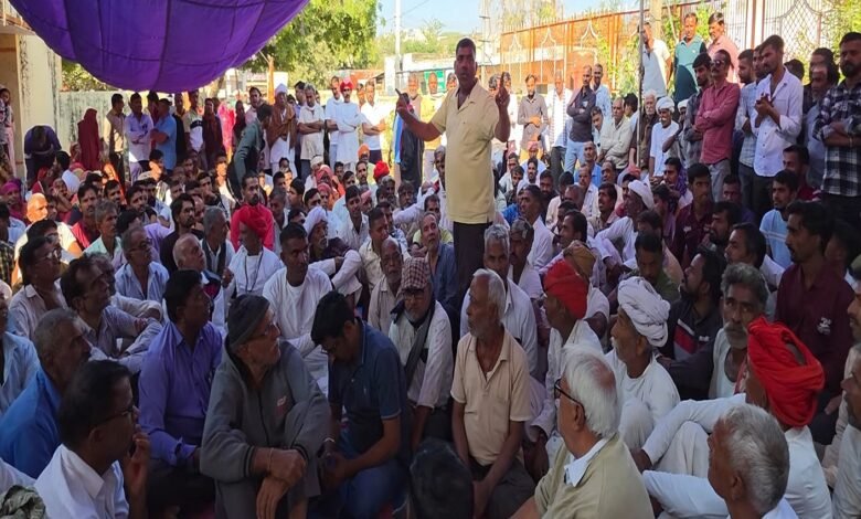 सिरोही. पिण्डवाड़ा क्षेत्र में प्रस्तावित खनन परियोजना को लेकर लोगों में आक्रोश- भारजा में रात्रि चौपाल का निर्णय Sirohi. Public anger over the proposed mining project in the Pindwara region. A decision was made to hold a night meeting in Bharja.