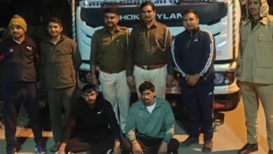 सिरोही. आबूरोड रीको थाना पुलिस ने बड़ी कार्रवाई करते हुए गुजरात जा रही शराब की खेप जब्त की Sirohi: The Abu Road RICO police have taken major action seizing a consignment of liquor that was being transported to Gujarat.