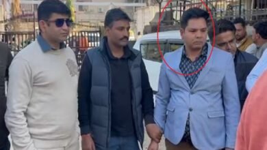 सिरोही मेडिकल कॉलेज का प्रिंसीपल घूस लेते गिरफ्तार - मैस ठेका रिन्यूल व बिल पास करने की एवज में मांगी रिश्वत Principal of Sirohi Medical College arrested for accepting bribe - demanded bribe for renewing the mess contract and passing bills.