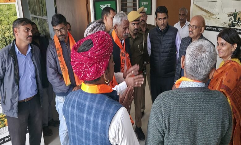 सिरोही. पिण्डवाड़ा क्षेत्र में प्रस्तावित खनन परियोजनाओं को लेकर किसान आक्रोशित-फैक्ट्रियों में जा रहे बनास बांध के पानी को रोकने की भी मांग Sirohi: Farmers are angry over the proposed mining projects in the Pindwara area and are also demanding that the water from the Banas dam which is being supplied to factories, be stopped.