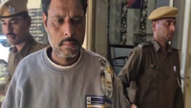 सिरोही. आबूरोड में रेल यात्री के पास से मिली 42 लाख रुपए की नकदी Sirohi: Rs 42 lakh in cash was recovered from a train passenger in Abu Road.