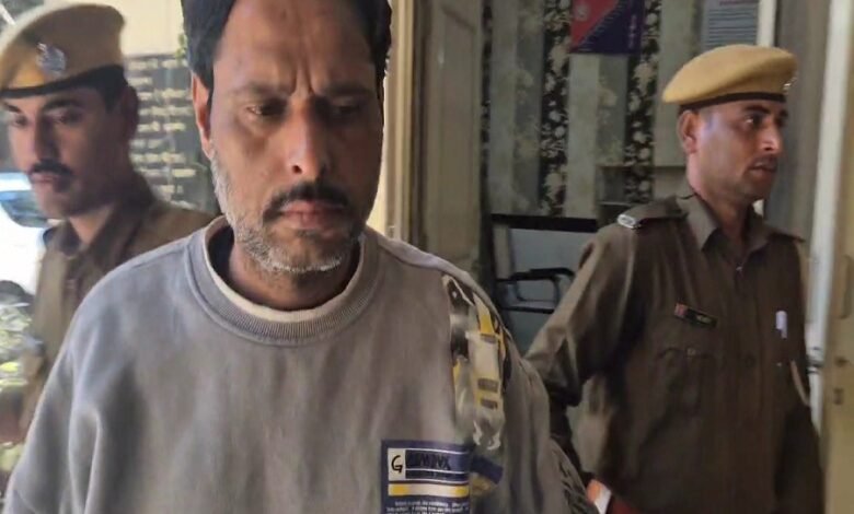 सिरोही. आबूरोड में रेल यात्री के पास से मिली 42 लाख रुपए की नकदी Sirohi: Rs 42 lakh in cash was recovered from a train passenger in Abu Road.