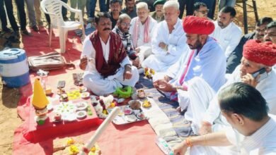 सिरोही. राज्यमंत्री ओटाराम देवासी ने कहा वे जनसेवक के रूप में कार्य कर रहे हैं- कैलाशनगर में विभिन्न कार्यों का शिलान्यास व लोकार्पण Sirohi: Minister of State Otaram Dewasi said he is working as a public servant – laying the foundation stone and inaugurating various projects in Kailashnagar.