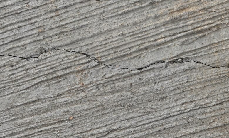 सिरोही. गोयली में अटल गौरव पथ पर दरारों ने खोली गुणवत्ता की पोल- काम पूरा ही नहीं हुआ और दरकने लगा दो करोड़ का अटल पथ Sirohi: Cracks on the Atal Gaurav Path in Goyali expose poor quality of work – the two-crore rupee Atal Path started cracking even before its completion.