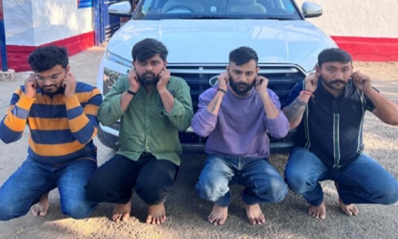 सिरोही. पालड़ी एम. कस्बे में उधारी नहीं चुकाई तो अपहरण कर ले गए- पुलिस ने पीछा कर छुड़ाया Sirohi: In Palri M. town, a man was abducted for failing to repay a loan – police chased the kidnappers and rescued him.