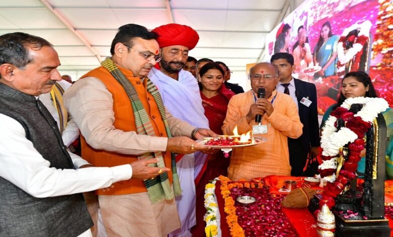 सिरोही. मुख्यमंत्री भजनलाल शर्मा सिरोही दौरे पर रहे- किसान सम्मान निधि का हस्तांतरण किया Sirohi: Chief Minister Bhajanlal Sharma was on a visit to Sirohi and transferred funds under the Kisan Samman Nidhi scheme.