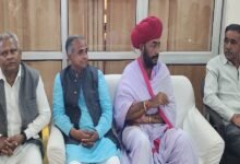 सिरोही. पंचायतराज राज्यमंत्री ओटाराम देवासी ने बताया कि बजट घोषणाओं में सिरोही जिले को कई बड़ी सौगातें मिली हैं। Sirohi. Minister of State for Panchayat Raj Otaram Dewasi said that Sirohi district has received many big gifts in the budget announcements.