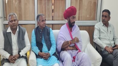 सिरोही. पंचायतराज राज्यमंत्री ओटाराम देवासी ने बताया कि बजट घोषणाओं में सिरोही जिले को कई बड़ी सौगातें मिली हैं। Sirohi. Minister of State for Panchayat Raj Otaram Dewasi said that Sirohi district has received many big gifts in the budget announcements.