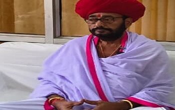 सिरोही. केंद्रीय बजट में किए गए प्रावधानों को लेकर पंचायतराज राज्यमंत्री ओटाराम देवासी ने यहां सर्किट हाउस में पत्रकारों से बातचीत की Sirohi. Minister of State for Panchayati Raj Otaram Dewasi spoke to reporters at the Circuit House here regarding the provisions made in the Union Budget.