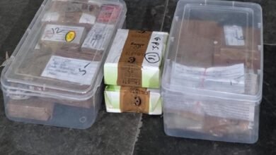 सिरोही. आबूरोड में एक व्यक्ति से भारी मात्रा में सोना-चांदी व नकदी बरामद- जोधपुर से अहमदाबाद जा रहा था हवाला कुरियर Sirohi: A large quantity of gold silver and cash was recovered from a man in Abu Road – he was a hawala courier traveling from Jodhpur to Ahmedabad.