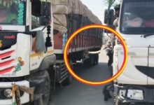 सिरोही. हाईवे पर ओवरटेक को लेकर हुए विवाद में एक ट्रोलर चालक ने सरे राह तलवार निकाल ली Sirohi: A trolley driver pulled out a sword in public during a dispute over overtaking on the highway.