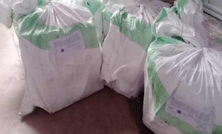 सिरोही. पुलिस ने अहमदाबाद से पिण्डवाड़ा में आई प्रतिबंधित दवाइयों की खेप बरामद की-उदयपुर जानी थी खेप Sirohi: Police seized a consignment of banned drugs that had arrived in Pindwara from Ahmedabad and was destined for Udaipur.