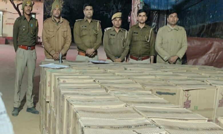सिरोही. मंडार थाना पुलिस ने सोयाबड़ी की आड़ में गुजरात जा रही शराब की बड़ी खेप जब्त की Sirohi: Mandar police station officers seized a large consignment of liquor being smuggled to Gujarat, hidden among soy chunks.