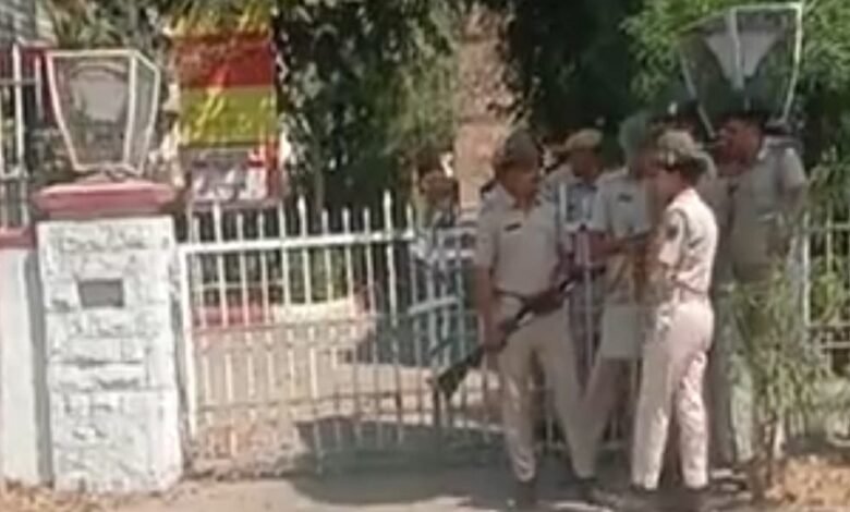 सिरोही. शहर के मुख्य डाकघर व पासपोर्ट ऑफिस को बम से उड़ाने की धमकी- तलाशी में कोई संदिग्ध वस्तु नहीं मिली Sirohi: Threat to bomb the city's main post office and passport office – no suspicious object found during search.